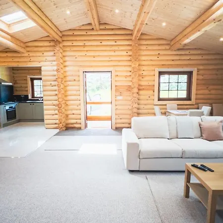 Aspen Lodge, Amazing New Log Cabin With Hot Tub - Sleeps 6 - Felmoor Park Morpeth Exterior photo